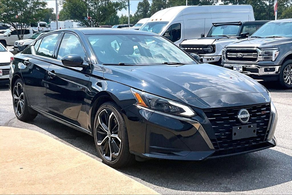 2024 Nissan Altima 2.5 SR — photo 1 of 7