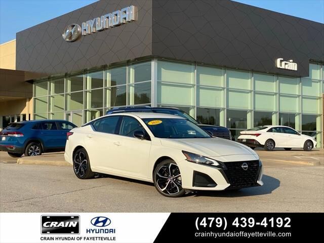 2025 Nissan Altima 2.5 SR — photo 1 of 13