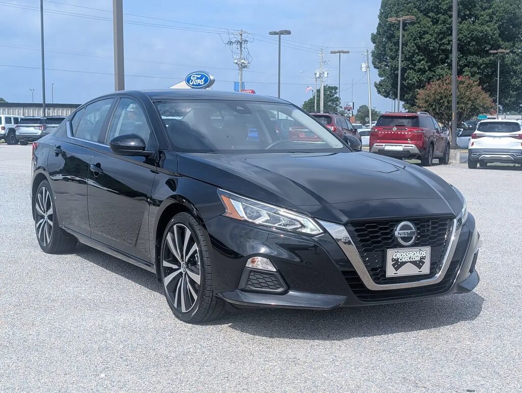 2022 Nissan Altima 2.5 SR — photo 1 of 13