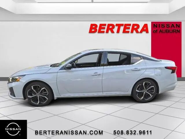 2023 Nissan Altima 2.5 SR — photo 1 of 13