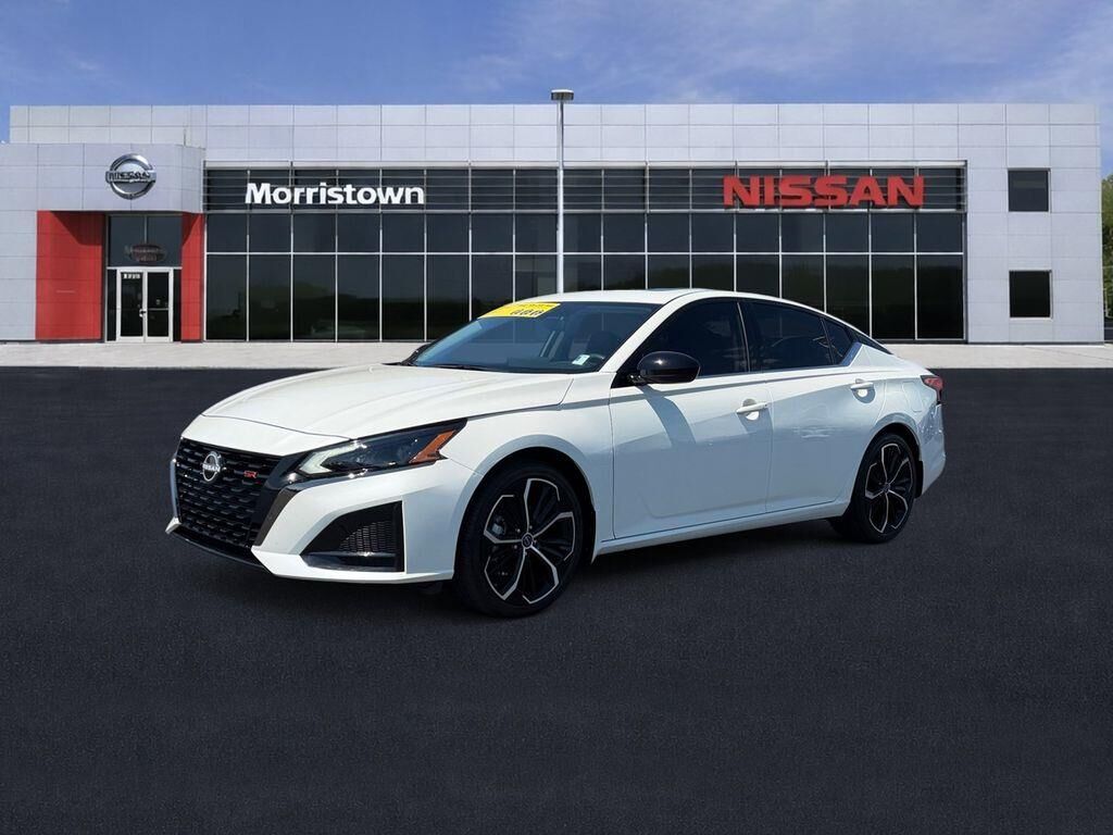 2024 Nissan Altima 2.5 SR — photo 1 of 13