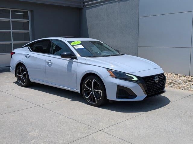 2023 Nissan Altima 2.5 SR — photo 1 of 13