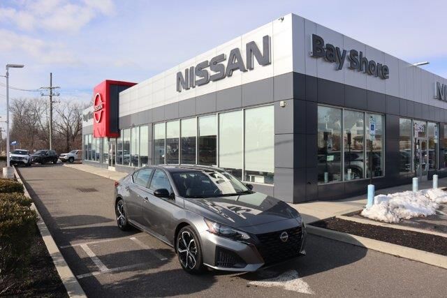 2025 Nissan Altima 2.5 SR — photo 1 of 2