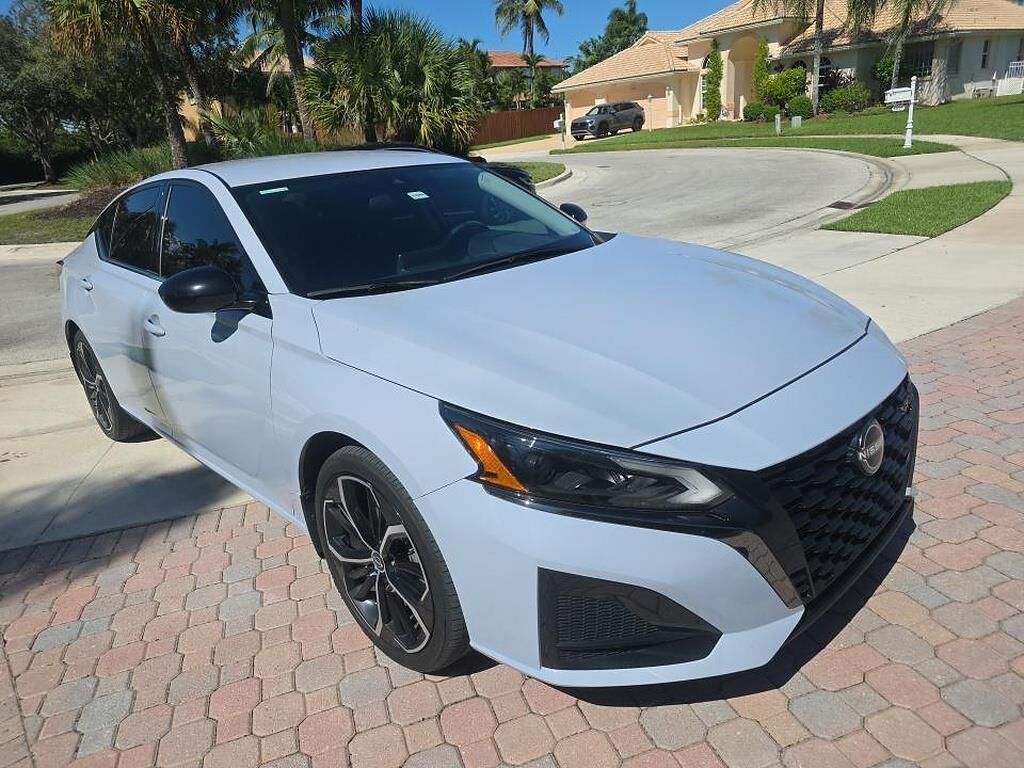 2023 Nissan Altima 2.5 SR — photo 1 of 16