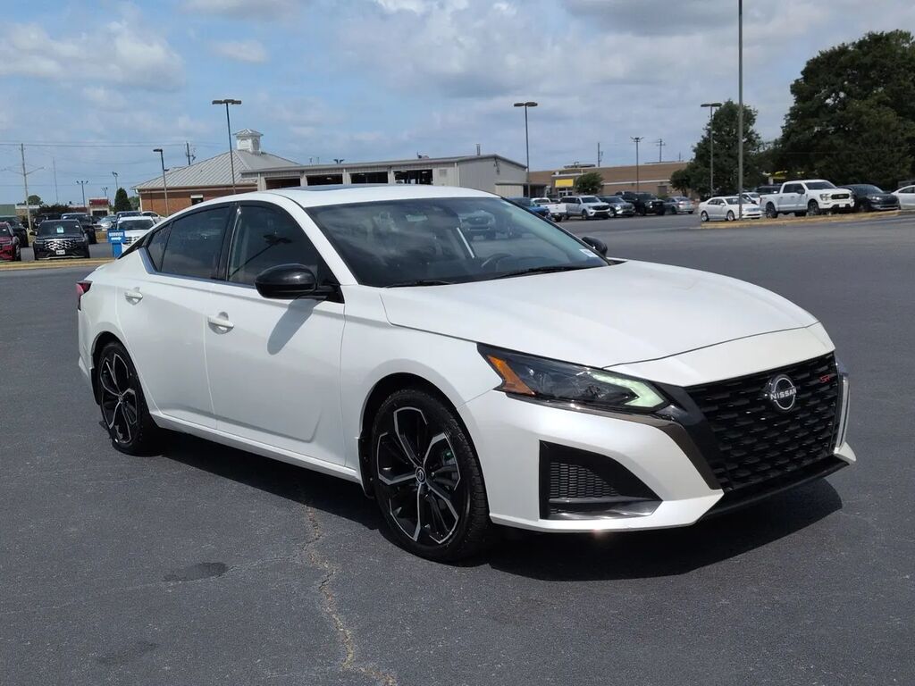 2024 Nissan Altima 2.5 SR — photo 1 of 13