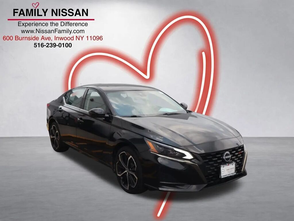 2023 Nissan Altima 2.5 SR — photo 1 of 13
