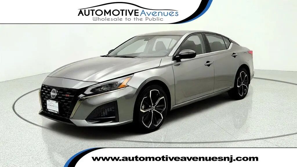 2023 Nissan Altima 2.5 SR — photo 1 of 13