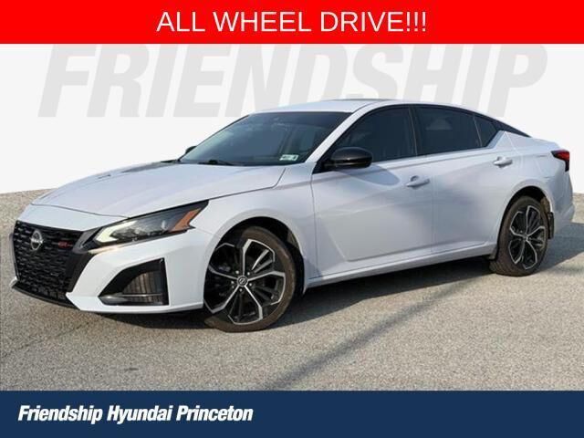 2023 Nissan Altima 2.5 SR — photo 1 of 13