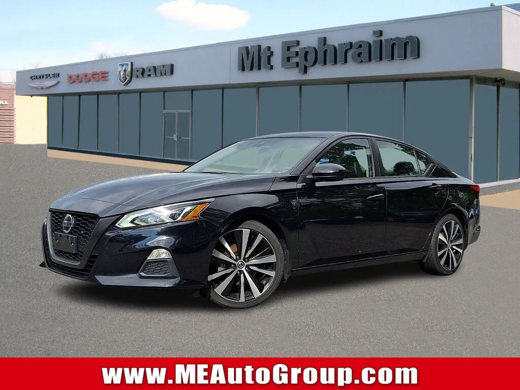 2022 Nissan Altima 2.5 SR — photo 1 of 13