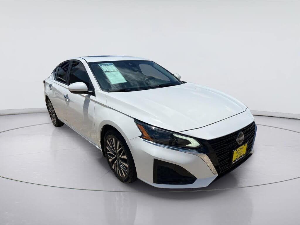 2023 Nissan Altima 2.5 SV — photo 1 of 1