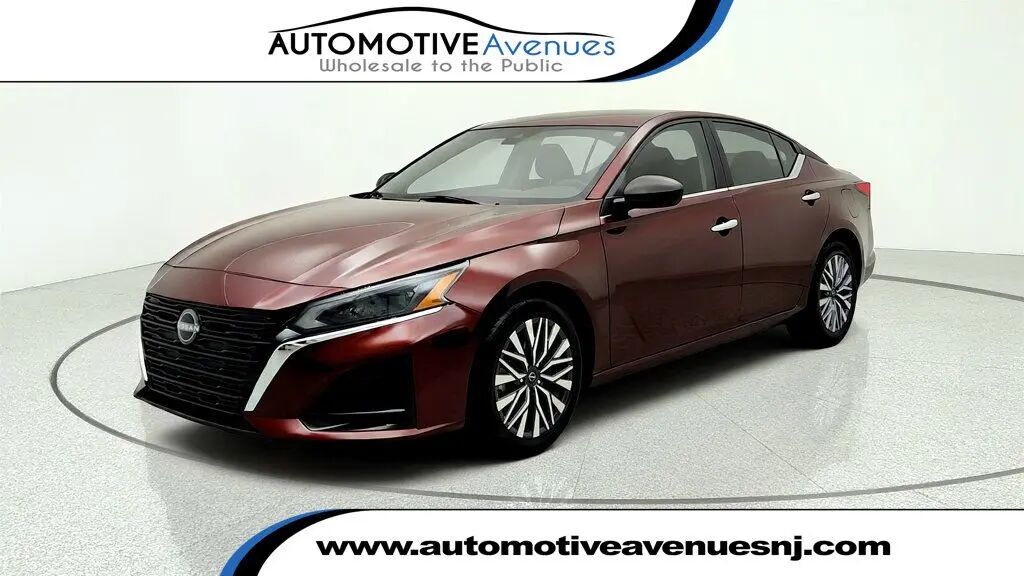 2025 Nissan Altima 2.5 SV — photo 1 of 13