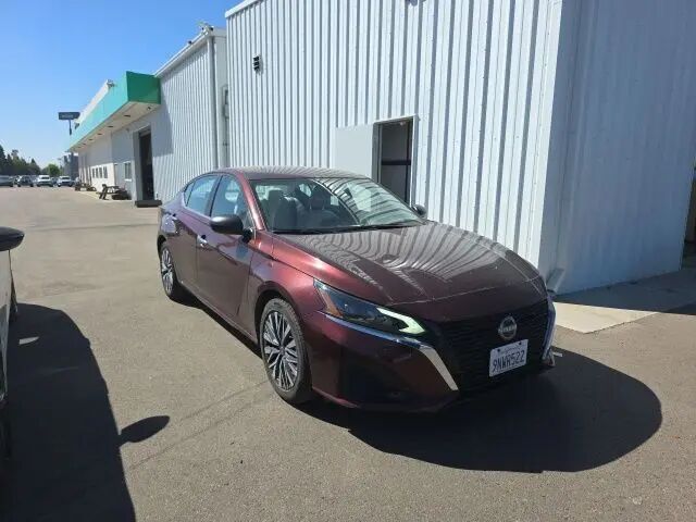 2025 Nissan Altima 2.5 SV — photo 1 of 5