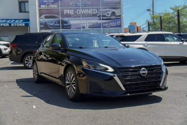 2025 Nissan Altima 2.5 SV — photo 1 of 13