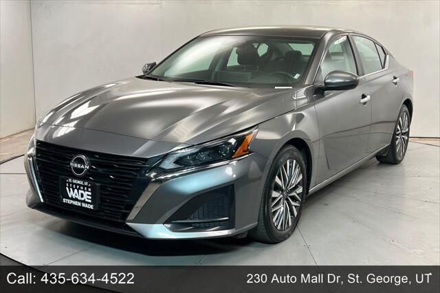 2025 Nissan Altima 2.5 SV — photo 1 of 13