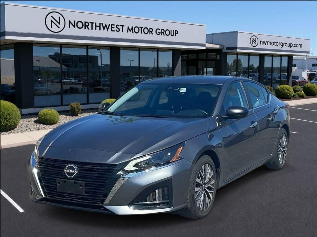 2025 Nissan Altima 2.5 SV — photo 1 of 13
