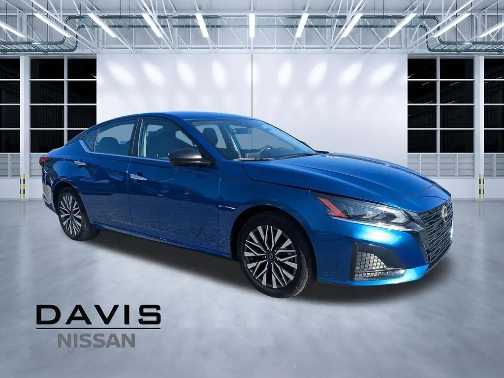 2025 Nissan Altima 2.5 SV — photo 1 of 13