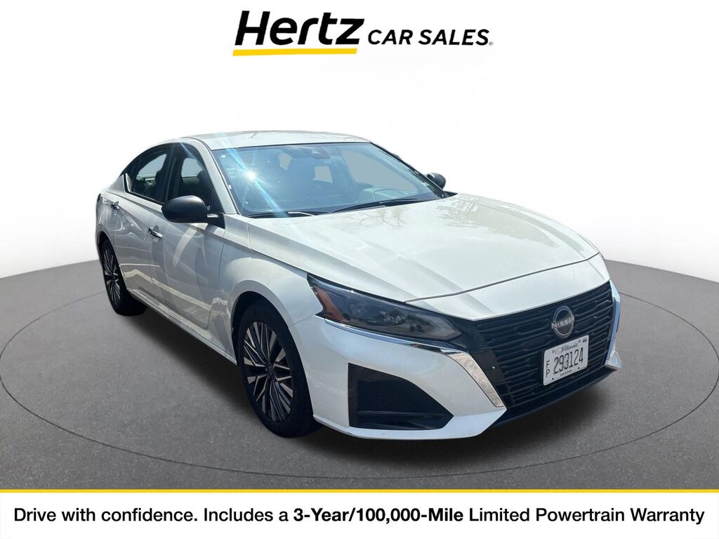 2025 Nissan Altima SV — photo 1 of 10