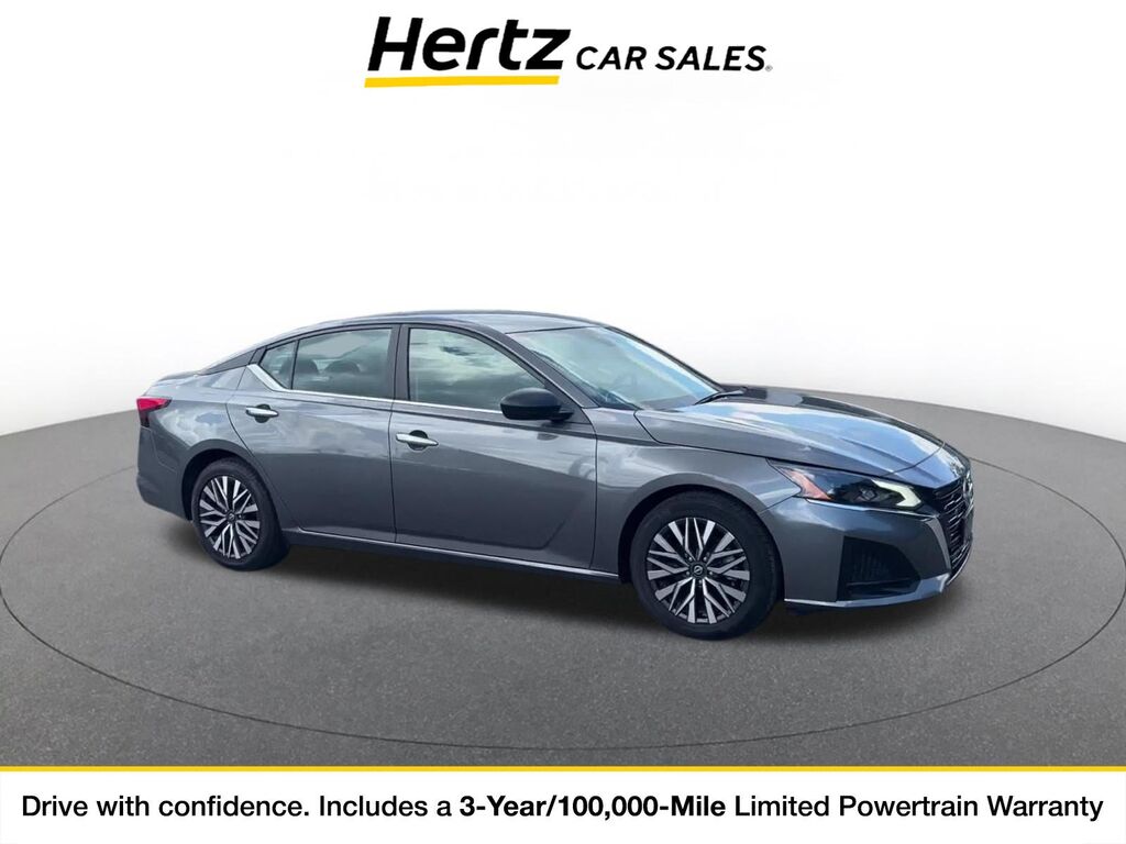 2025 Nissan Altima SV — photo 1 of 4