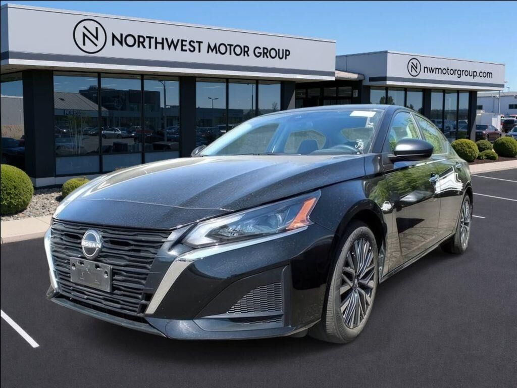 2025 Nissan Altima 2.5 SV — photo 1 of 11