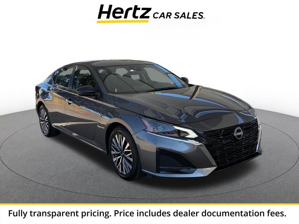 2025 Nissan Altima SV — photo 1 of 2