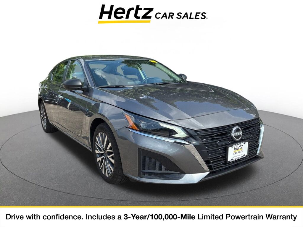 2025 Nissan Altima SV — photo 1 of 11