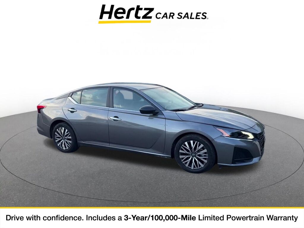2025 Nissan Altima SV — photo 1 of 11