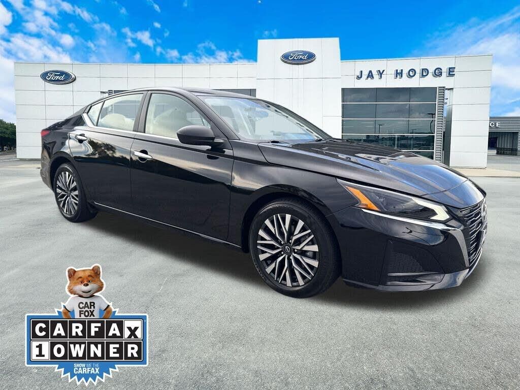 2025 Nissan Altima 2.5 SV — photo 1 of 1