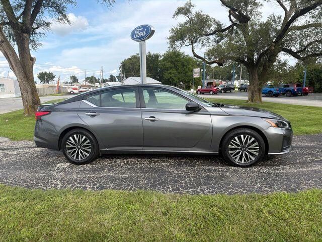 2024 Nissan Altima 2.5 SV — photo 1 of 13