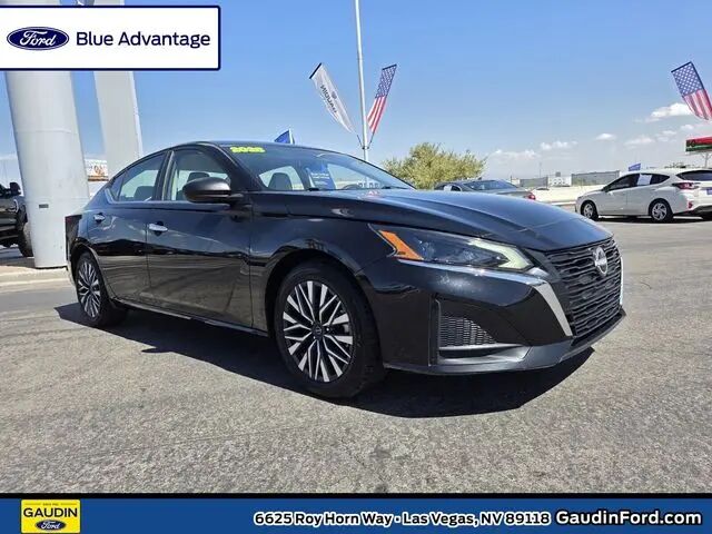 2025 Nissan Altima 2.5 SV — photo 1 of 13