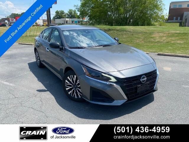 2025 Nissan Altima 2.5 SV — photo 1 of 13