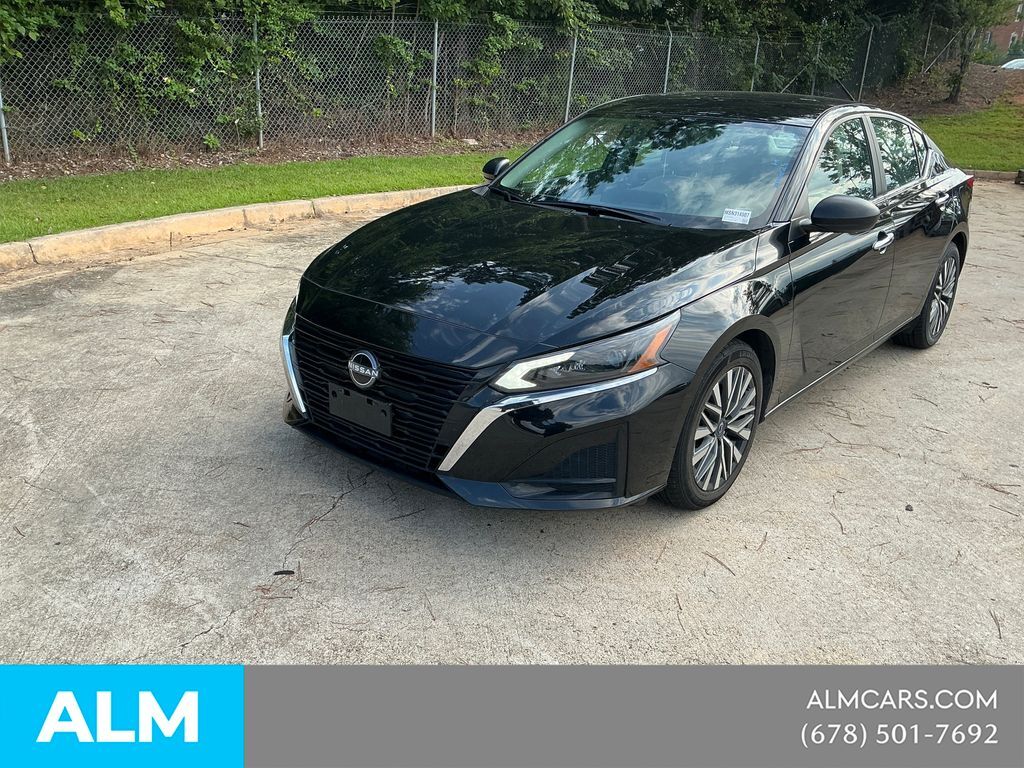 2025 Nissan Altima 2.5 SV — photo 1 of 11
