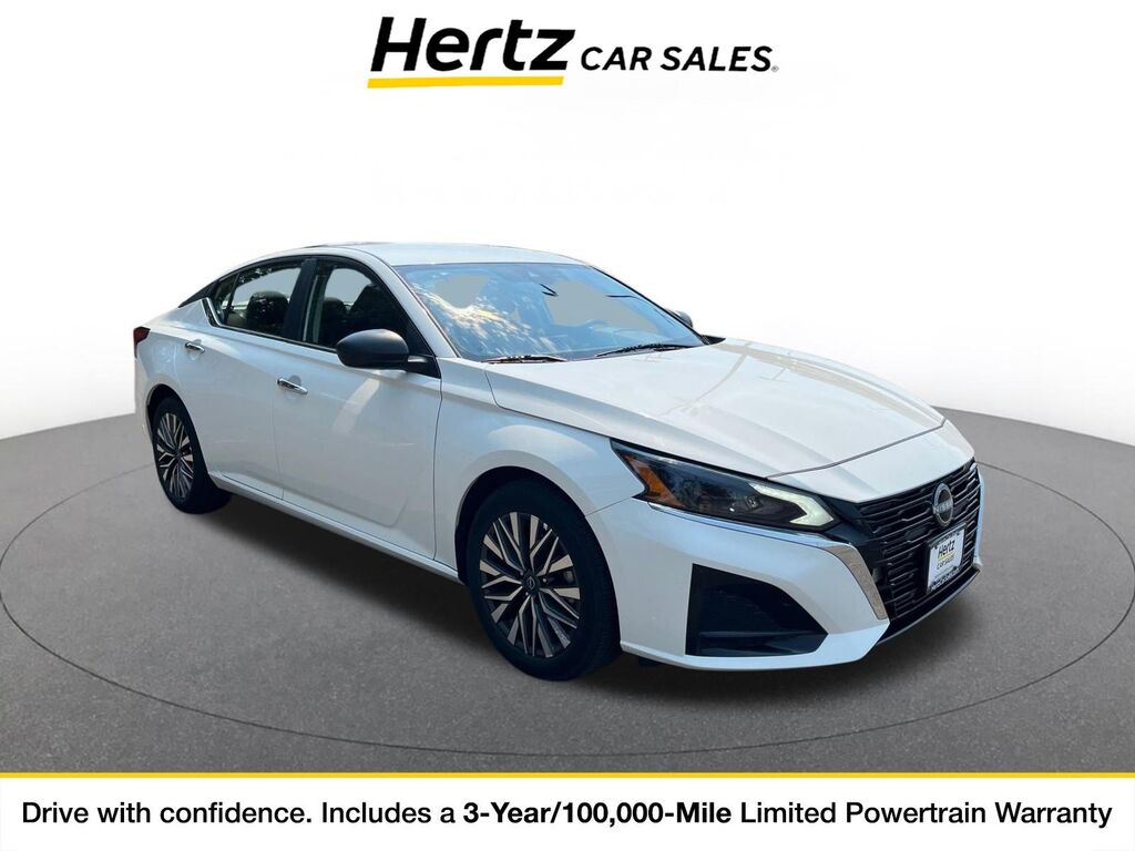 2025 Nissan Altima SV — photo 1 of 11