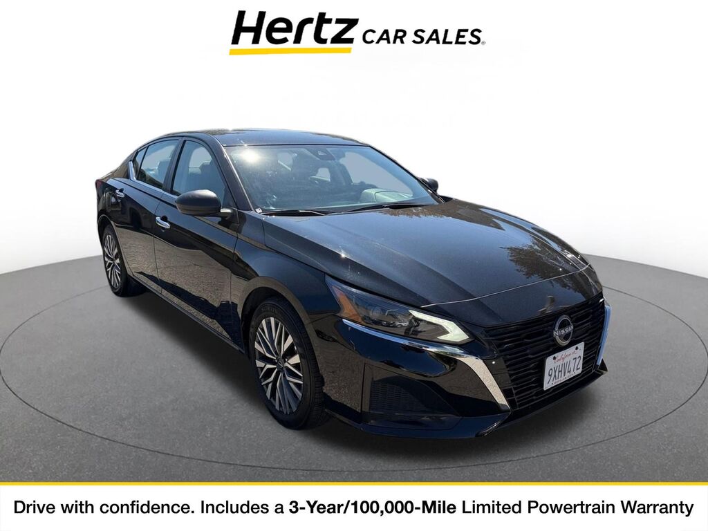 2025 Nissan Altima SV — photo 1 of 11