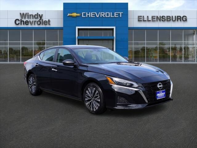 2025 Nissan Altima 2.5 SV — photo 1 of 13
