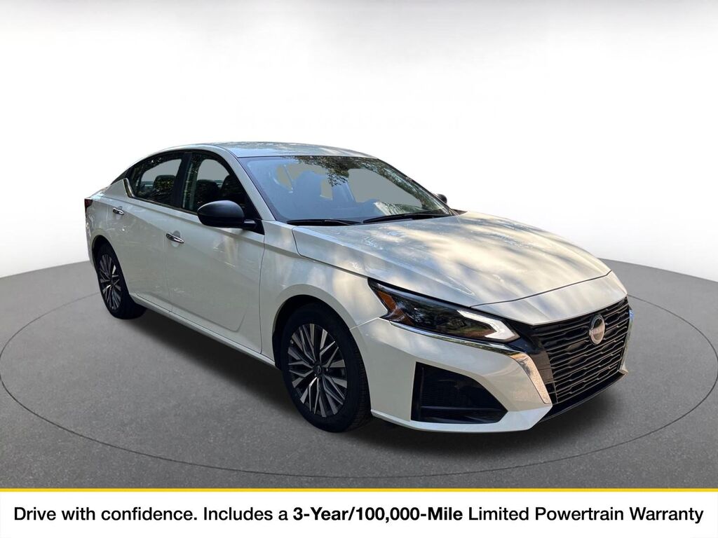 2025 Nissan Altima SV — photo 1 of 11