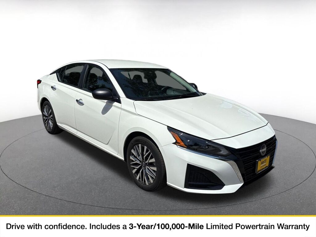 2025 Nissan Altima SV — photo 1 of 11