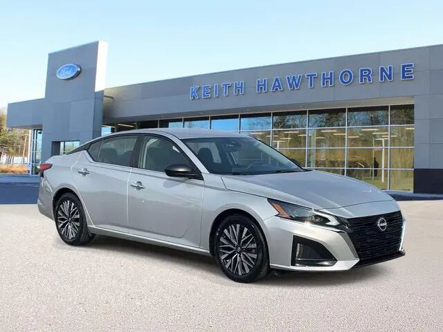 2025 Nissan Altima 2.5 SV — photo 1 of 13