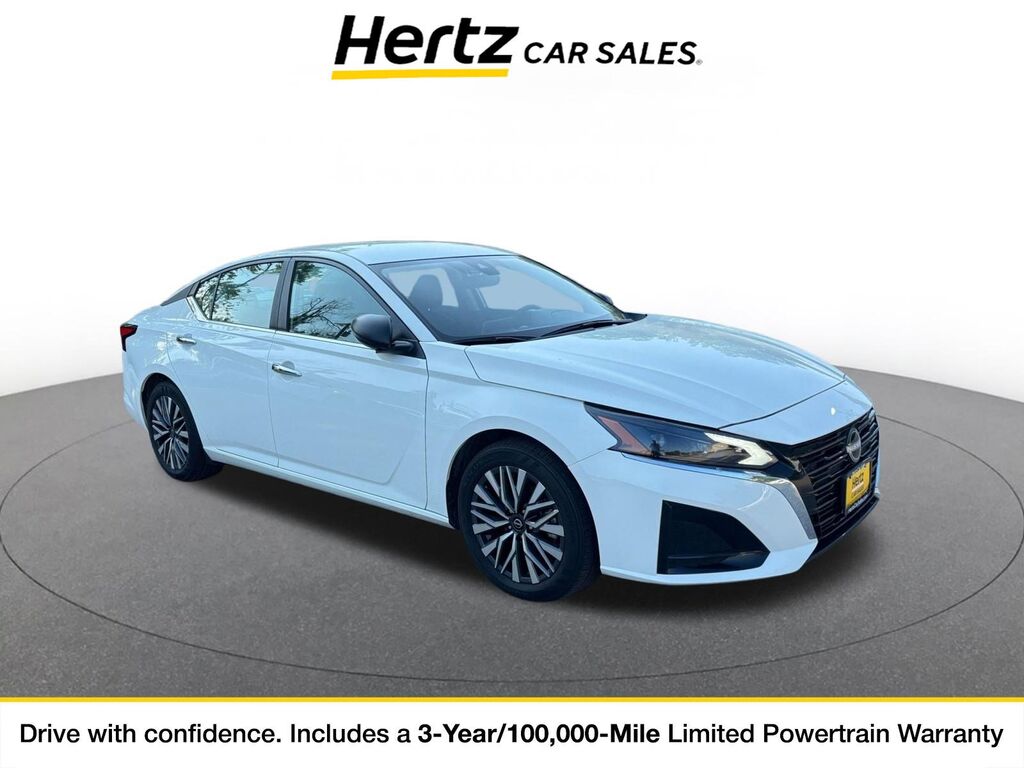 2025 Nissan Altima SV — photo 1 of 11