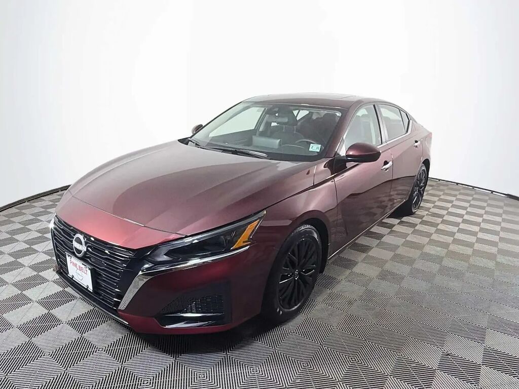 2025 Nissan Altima 2.5 SV — photo 1 of 13