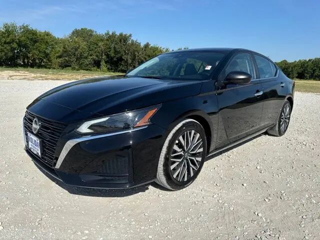 2025 Nissan Altima 2.5 SV — photo 1 of 13