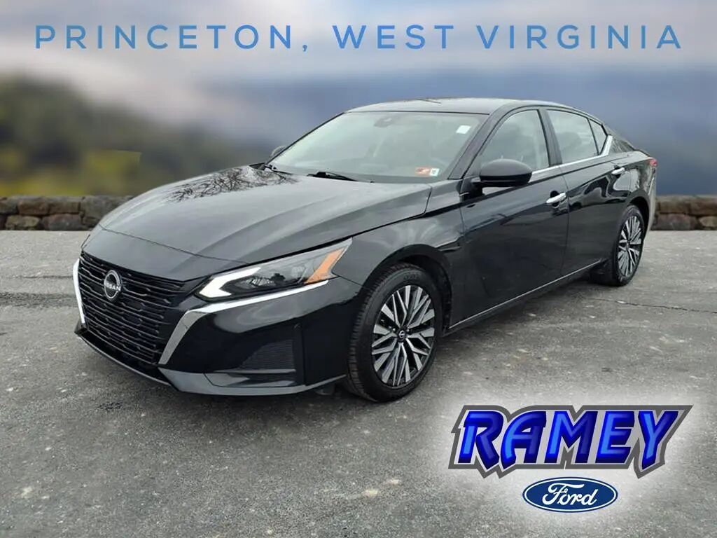 2024 Nissan Altima 2.5 SV — photo 1 of 13