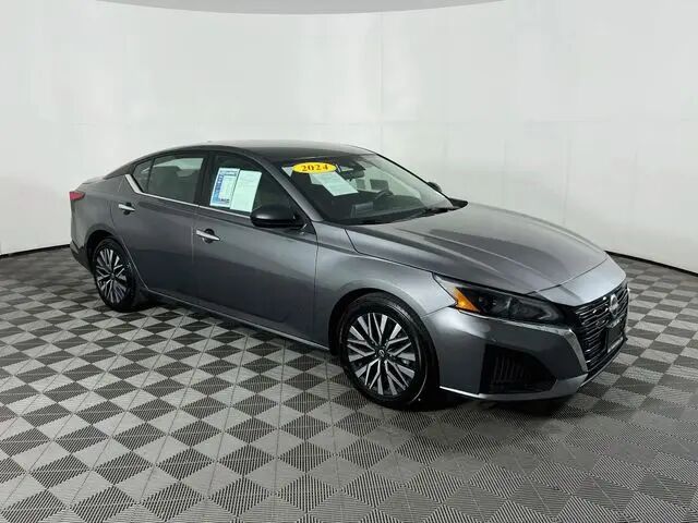 2024 Nissan Altima 2.5 SV — photo 1 of 13