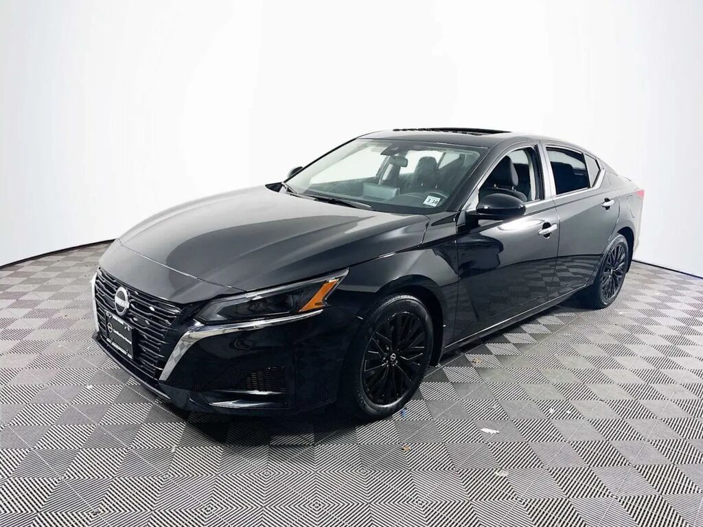 2025 Nissan Altima 2.5 SV — photo 1 of 13