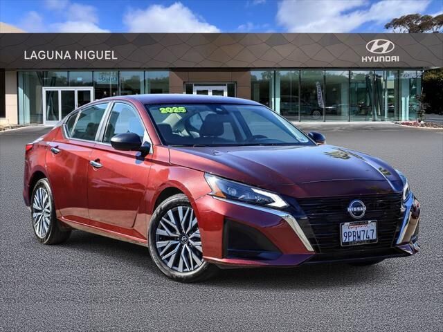 2025 Nissan Altima 2.5 SV — photo 1 of 13