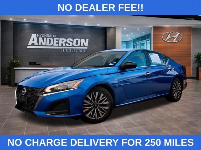 2025 Nissan Altima 2.5 SV — photo 1 of 13