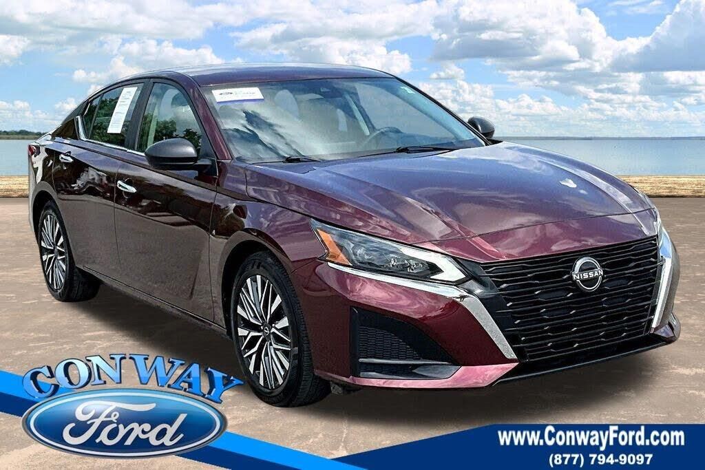 2025 Nissan Altima 2.5 SV — photo 1 of 1