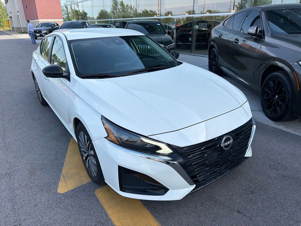 2025 Nissan Altima 2.5 SV — photo 1 of 8