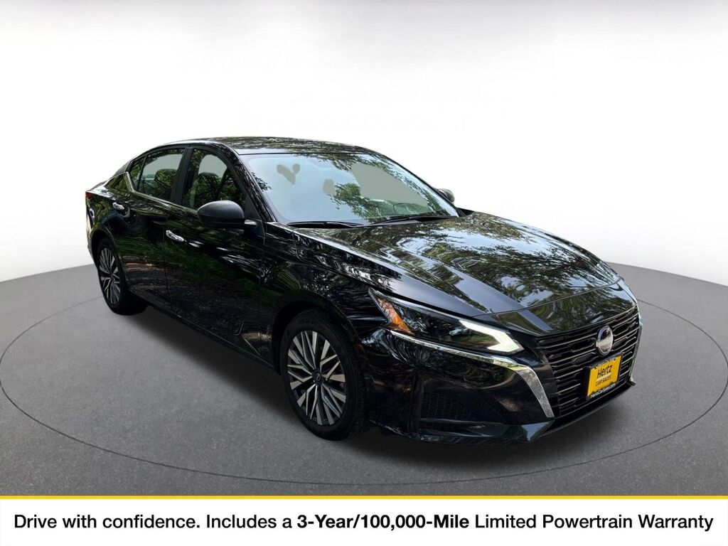2025 Nissan Altima SV — photo 1 of 11
