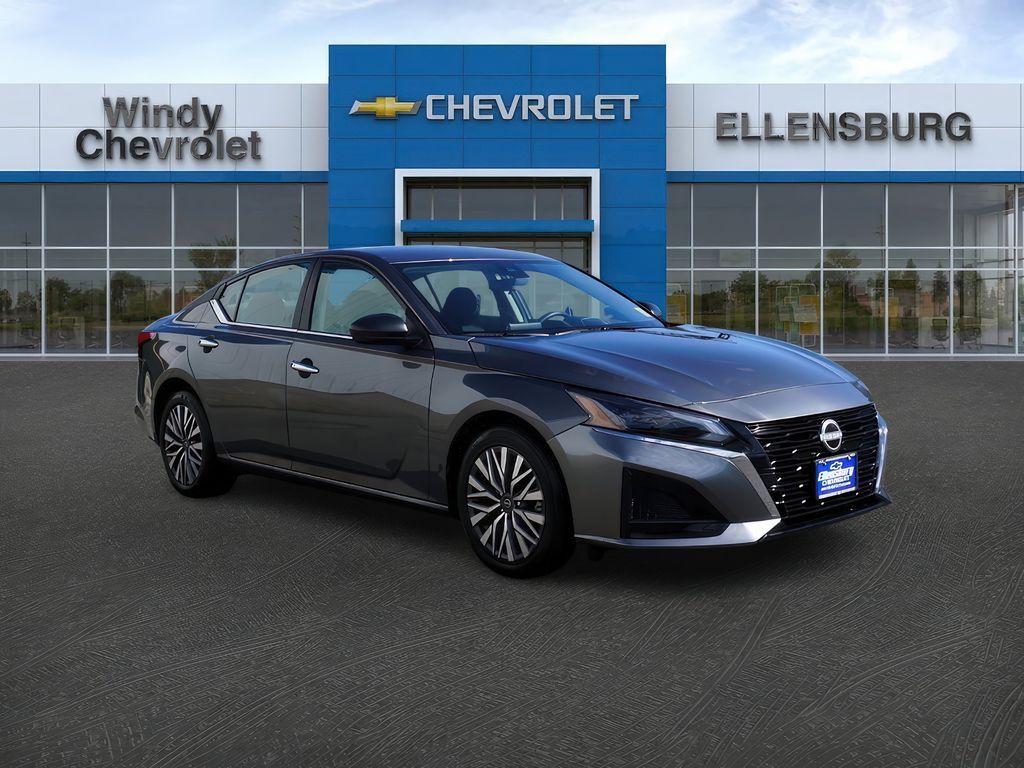 2025 Nissan Altima — photo 1 of 13