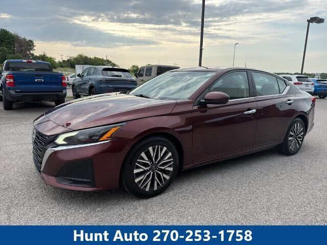 2023 Nissan Altima 2.5 SV — photo 1 of 13